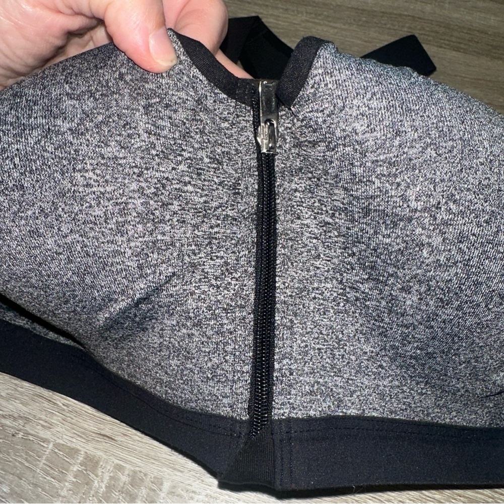 Victoria’s Secret Vsx Sports Bra Size 36DD heathered Grey Color - Picture 4 of 10